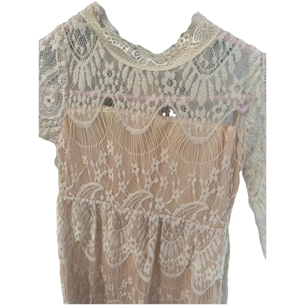 Beautiful Champaigne Little Girls Lace Dress, see sizing in descriptions, fall